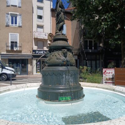 La fontaine de la place de la liberté remise en eau